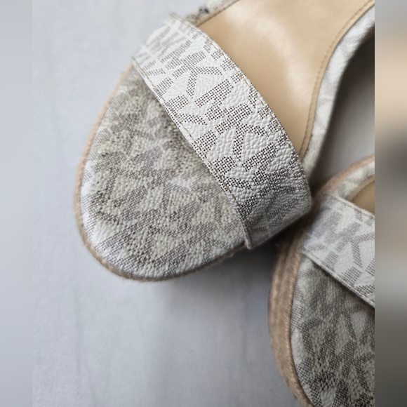 MICHAEL KORS Kimberly Logo and Leather Wedges Sandals Vanilla Cream Shoes Sz 7.5 - Picture 11 of 16